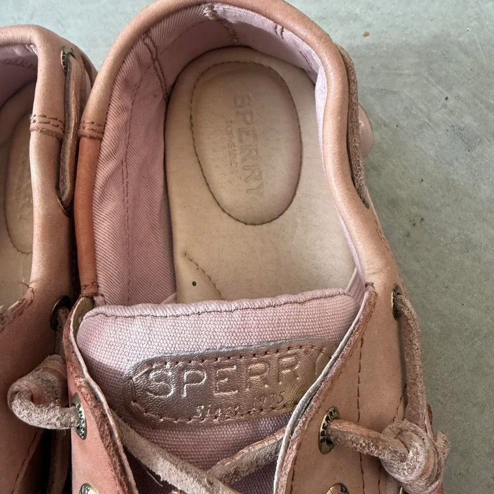 Sperry pink leather boat shoes Sz 8